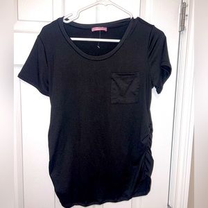 Maternity shirt with scrunch on the side